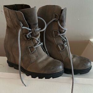 Sorel platform boot, unlined, size 7